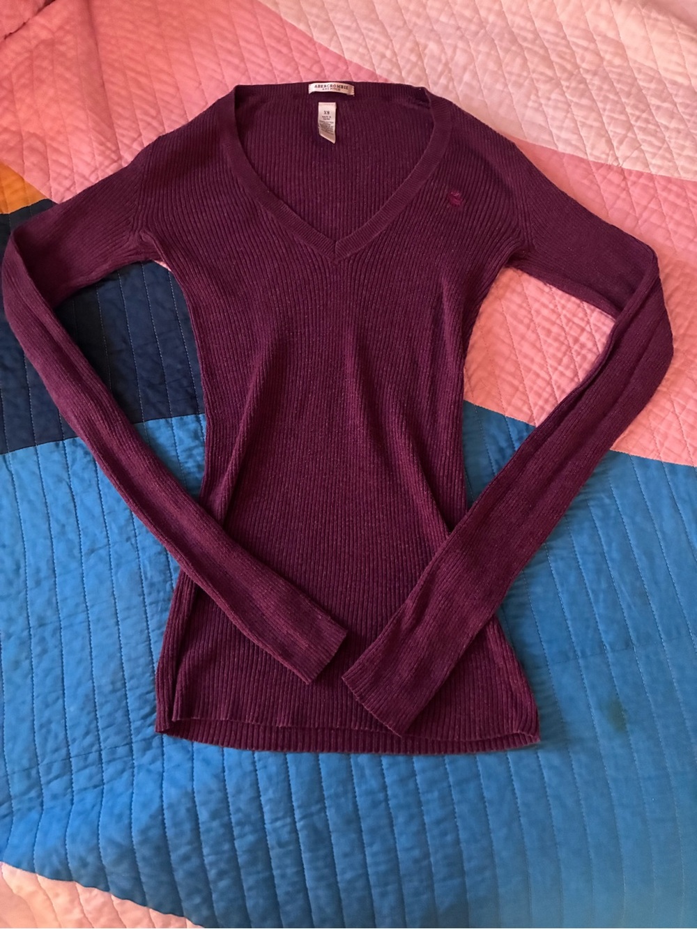 Abercrombie & Fitch Women's Long Sleeve V-Neck Sweater - Burgundy